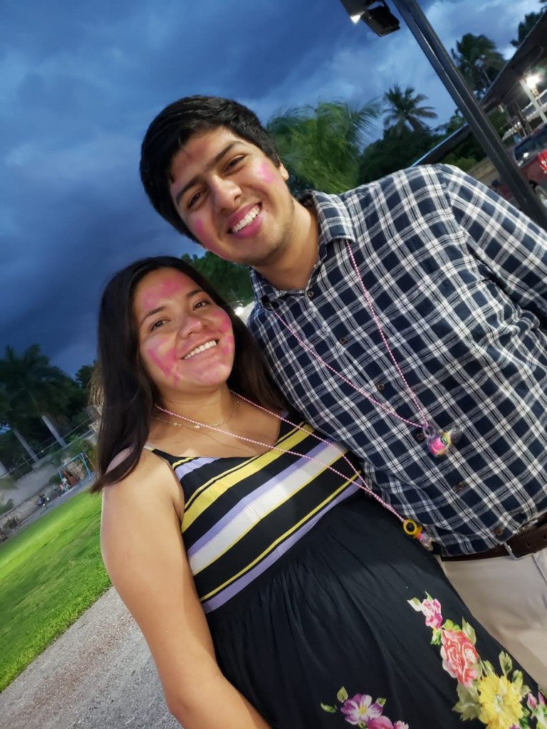 Paloma y Edgar sonriendo juntos